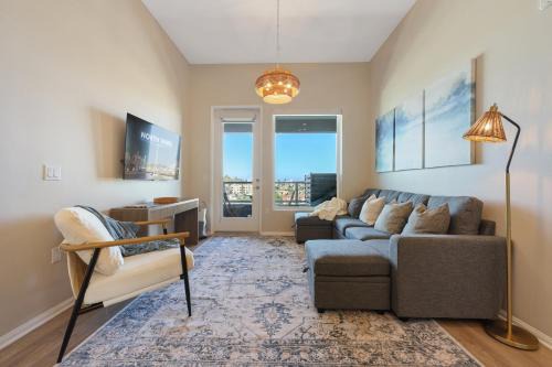 North Park Apartamento | Luxury Living in N Park, 2BR, King Beds, Parking