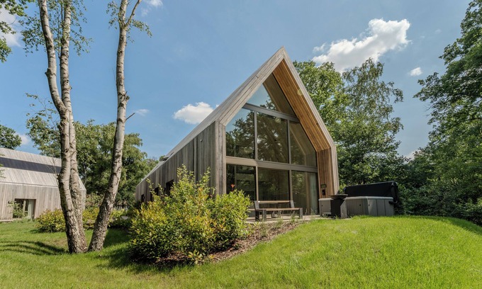 Zolder Casa | Luxury lodge for 6 people with jacuzzi, surrounded by nature and equipped with high-quality amenities.