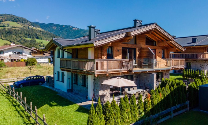 Lengdorf Chalet De Esquí | Luxury lodge with private terrace, garden & sauna