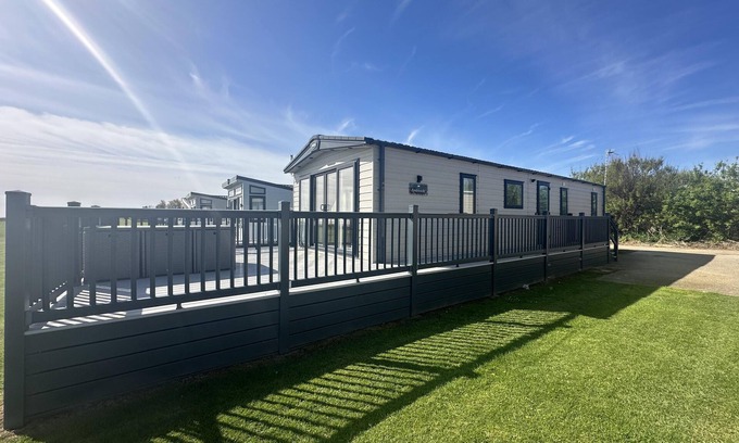 Hopton Cabina | Luxury lodge with stunning full sea views in Suffolk ref 20234BS