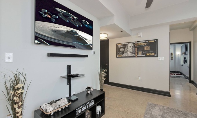 Central Business District Apartamento | Luxury Loft Downtown!