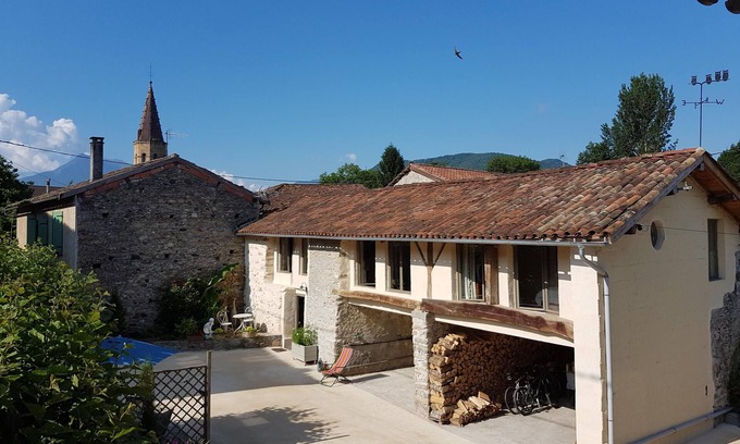 Soueich Apartamento | Un, granero con clase, moderno renovado en un antiguo pueblo francés