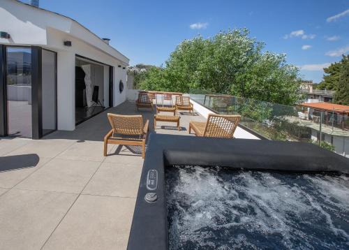 Palaio Psychiko Apartamento | Luxury Loft Sauna HotTub Psyhiko