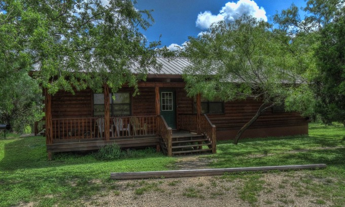 Rio Frio Cabina | LUXURY LOG CABIN #1 FRIO RIVER WATER FRONT