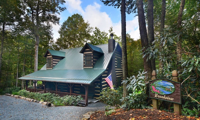 Blowing Rock Cabina | * Cabaña de lujo *: 3 reyes / 1 reina / 4 completos (literas) + chimenea + hoguera + jacuzzi + 4 televisores