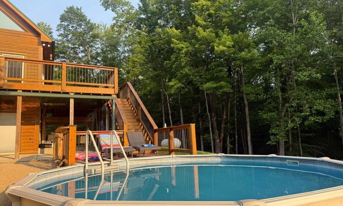 Freetown Cabina | Retreat to 9 Oaks Cabin: Peace, Privacy, Perfection