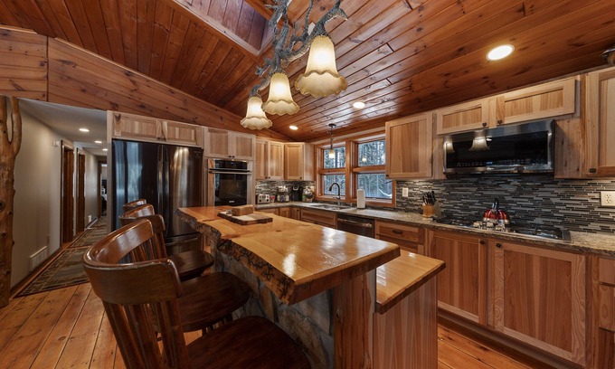 Warrensburg Casa | Cabaña de lujo Adirondack con piscina climatizada a minutos del lago George