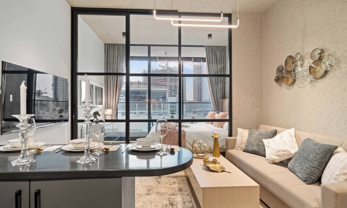 Al Quoz Apartamento | Luxury london style studio