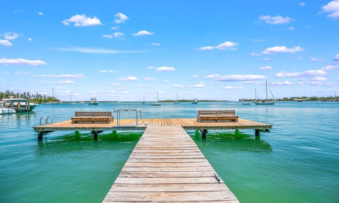 Longbeach Village Casa | Luxury Longboat Key pool home | Walk to the beach