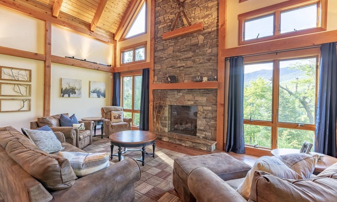 Lincoln Casa | Luxury Loon Mtn Home duerme 16 con piscina / acceso al gimnasio