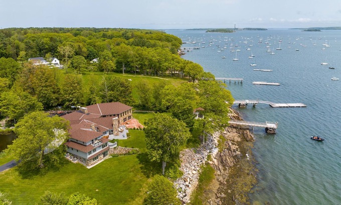 Falmouth Foreside Casa | Luxury Maine Oceanside Estate