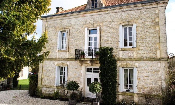 Coulonges Casa | Luxury Maison Maitre near Angouleme with Pool, 8 People