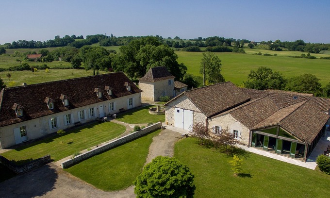 Issigeac Casa | Manoir de lujo en Issigeac Sleeping 22 con piscina
