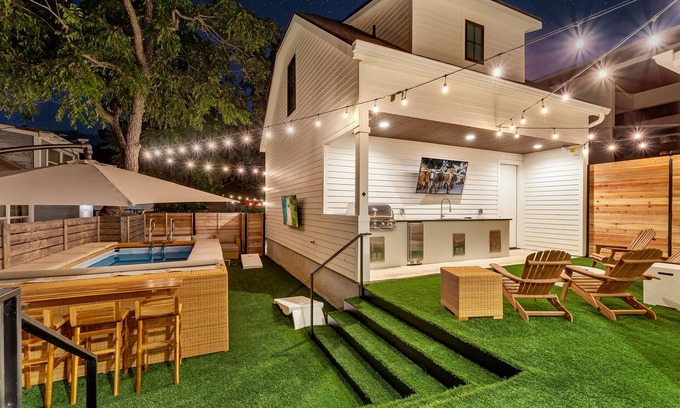 Blackshear-Prospect Hill Casa | Luxury Mansion | DT Austin | Pool | Game Room 5 BR