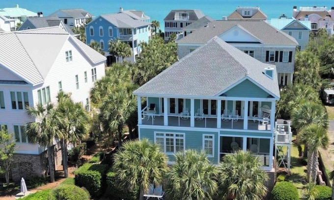Litchfield by the Sea Casa | Luxury marsh front home offering both beach and marsh