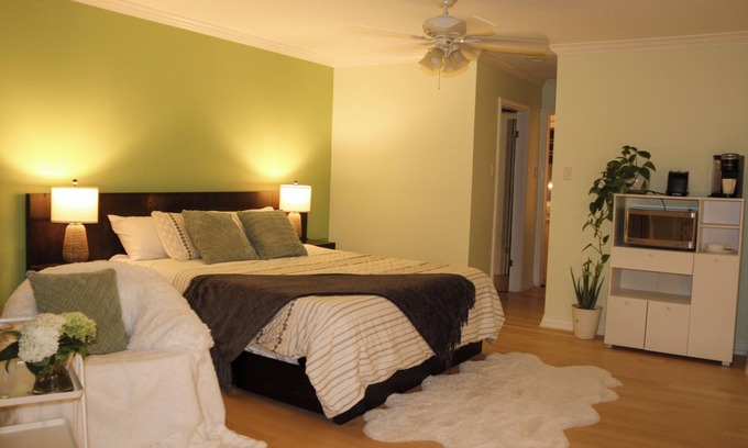 Bayview Woods - Steeles Casa | Luxury Master W/Ravine Balcony, Ensuite Bath & 2 Walk-In Closets-31+nights