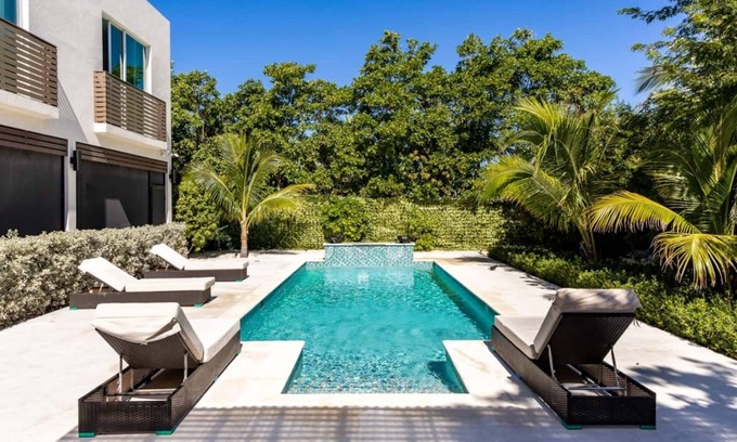 Grace Bay Casa | Luxury Meets Adventure! Walk2Sand,2BRW/Pool-CV41-3