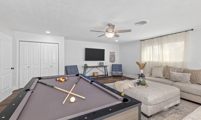 Lake Charles Casa | Luxury Meets Convenience-Your Private Oasis Awaits!