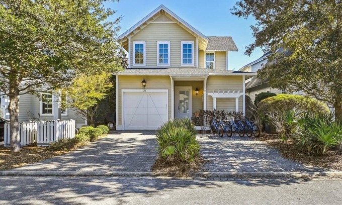 WaterSound West Beach Casa | Watersound West Beach retreat—private beach access, community pool, & 6 bikes
