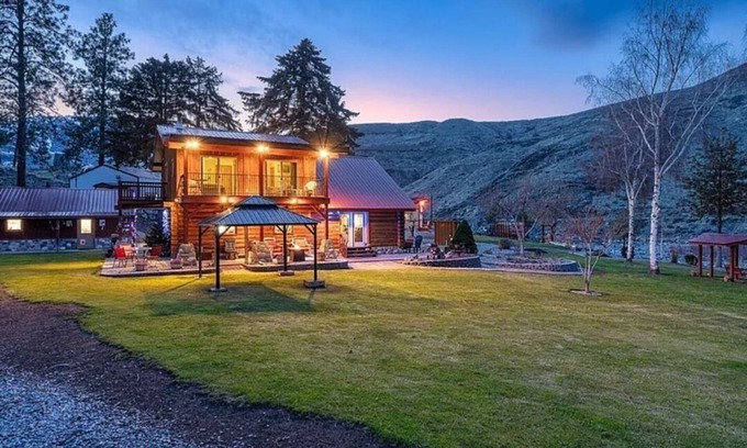 Pateros Casa | Luxury Methow River Retreat