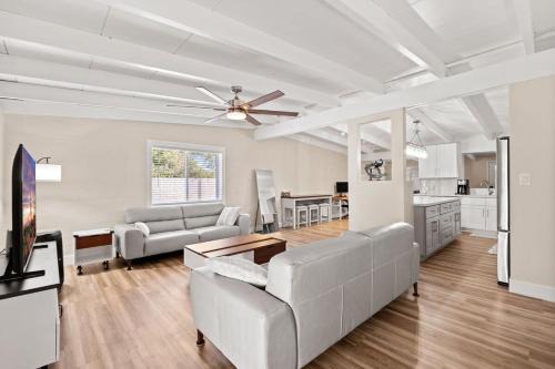 Camelback East Casa | Luxury Mid-Century Modern 3-Bedroom Home