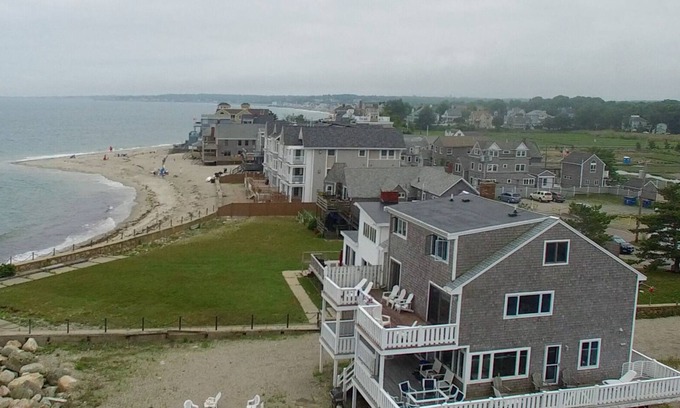 Minot Casa | Luxury Minot Oceanfront Dog Friendly Hot Tub 5BR Families & Groups
