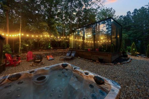 Caton Casa | Luxury Mirror Cabin-Private-Hot Tub-FirePit