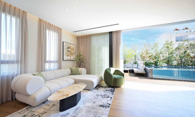 Tel Aviv City Center Apartamento | Luxury Modern 3BR Penthouse W/Pool by HolyGuest