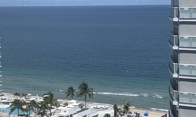 Central Beach Condominio | Luxury, Modern/Contemporary, Beachfront Condo/Hotel with Spectacular Ocean Views