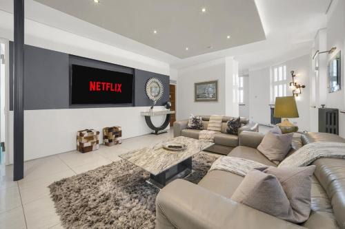 Castle Apartamento | Luxury & Modern - Central - Beach Access - Wind St