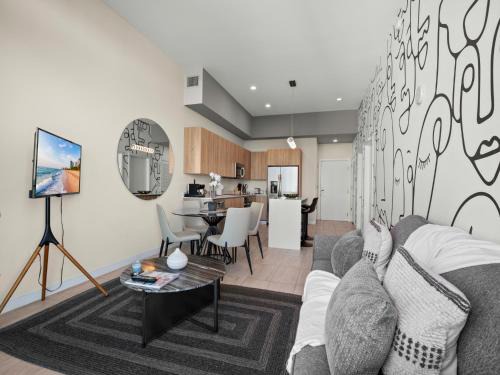 Northeast Miami Apartamento | Luxury & Modern Condo in Design District with Pool