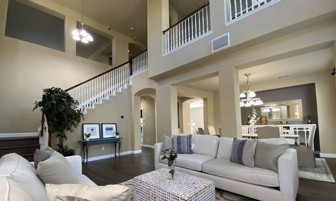 Rancho Cordova Casa | Luxury Modern Home w/ Parking Min Away From Hwy