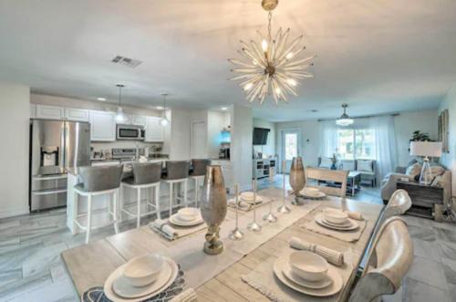 Port Charlotte Casa | Luxury modern home Heated pool best Location