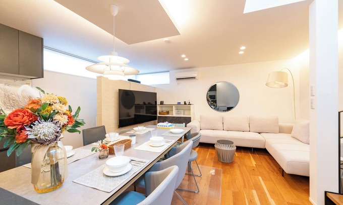 Setagaya Casa | Luxury Modern House Let's travel as if you were living in a 130 square meter newly built house. 7 minutes to Shibuya without transfers / Accommodates up to 8 people