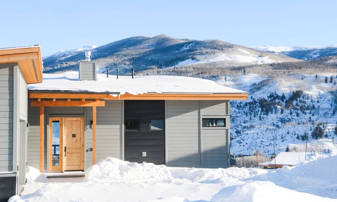 Silverthorne Casa | Luxury Modern Retreat centrally located to the best ski resorts in CO!