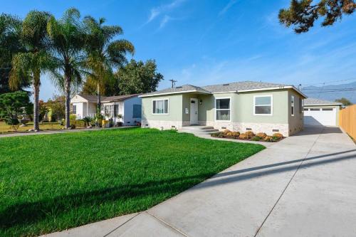 Monrovia Casa | Luxury Modern Retreat with Spacious Yard & Premium Comfort