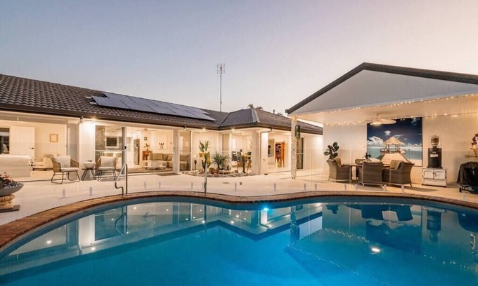 Mooloolaba Casa | Luxury Mooloolaba Retreat with Spa and Pool