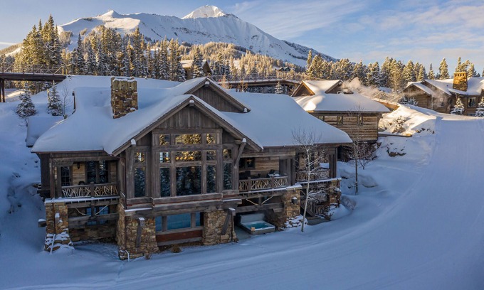 Big Sky Casa | Luxury Moonlight Basin Ski Chalet, Gorgeous Views, sleeps 22, 6 B/R 6½ Bath