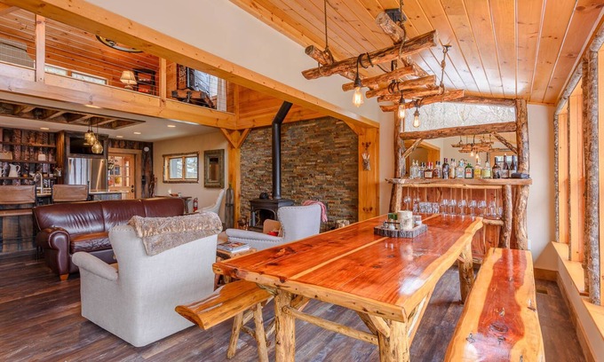 Banner Elk Cabaña | Cabina de montaña de lujo con vistas, estufa de leña, fogón, cocina de lujo, cerca de esquí