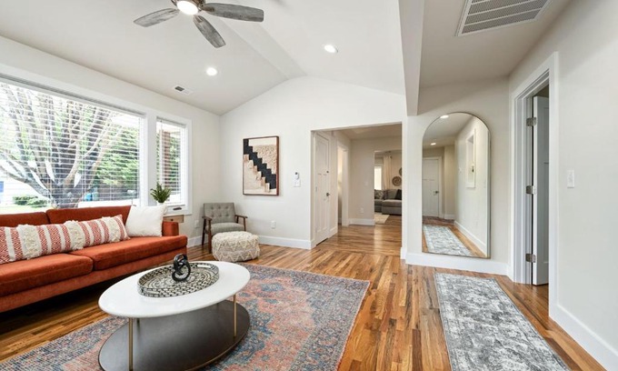 Alexander Casa | Luxury mountain oasis, hot tub & 15 mins to DT AVL