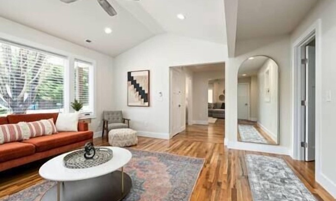 Alexander Casa | Luxury mountain oasis, hot tub & 15 mins to DT AVL, bring furry friends!