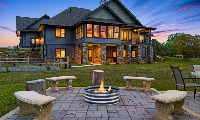 Mars Hill Casa | BlueBird by CM | Luxe Pet-Friendly, Amazing Views+Biltmore Pass