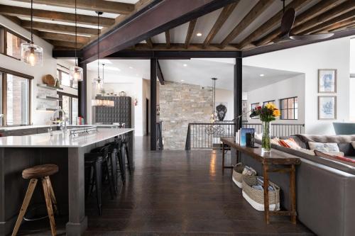 Park City Casa | Luxury Mountain Villa, Walk to Ski Lifts, Stunning 360 Degree Views!