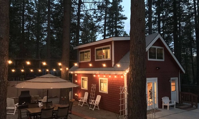Idyllwild Cabina | Casa de campo mejorada en el Village: ¡Superhost de Airbnb mejor calificado! Nuevo en VRBO.