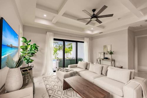 Naples Park Casa | Luxury Naples 4br W Pool Near Vanderbilt Beach
