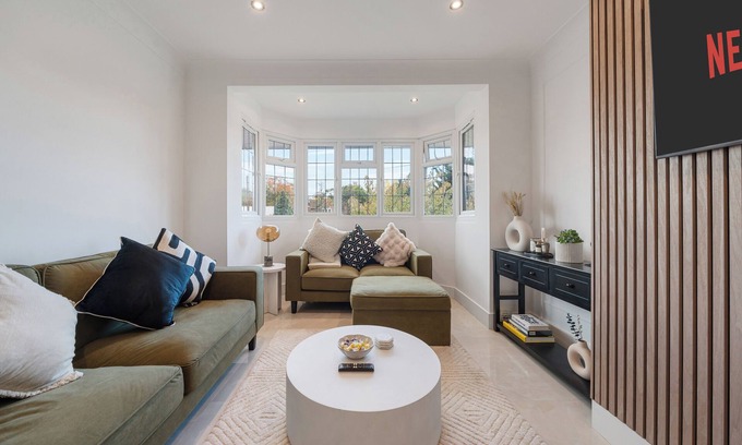 Finchley Church End Apartamento | Luxury New 2 Bedroom Apartment in Mill Hill, 3 minutes walk to the station!