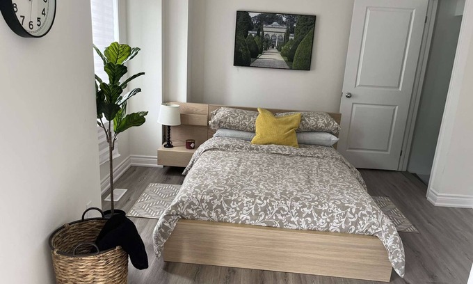 Rathwood Apartamento | Luxury NEW in-law Suite with separate entrance (Sleeps 3)