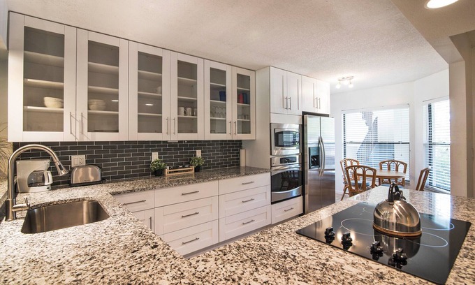 South Bradenton Apartamento | Luxury new kitchen ground floor condo close to Img,Beach