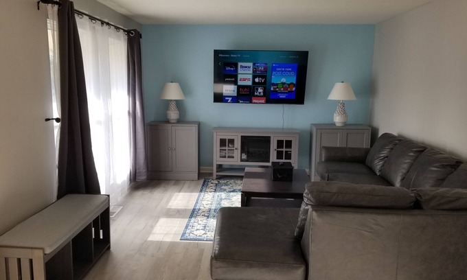 Canton Casa | **Luxury** - Newly Renovated 3 BR Oasis - Canton/Plymouth/Ann Arbor