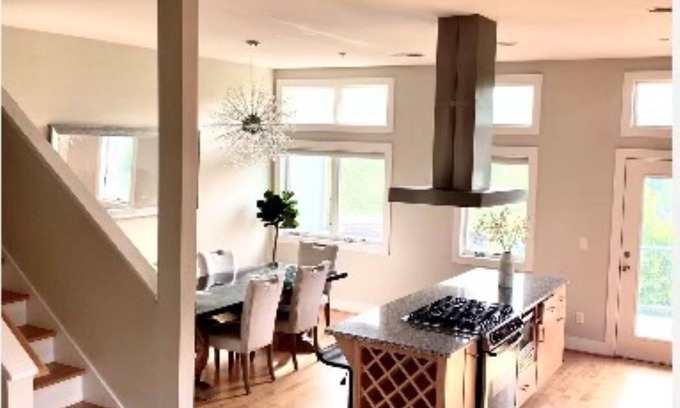Northside Casa | Luxury NorthShore Townhome
